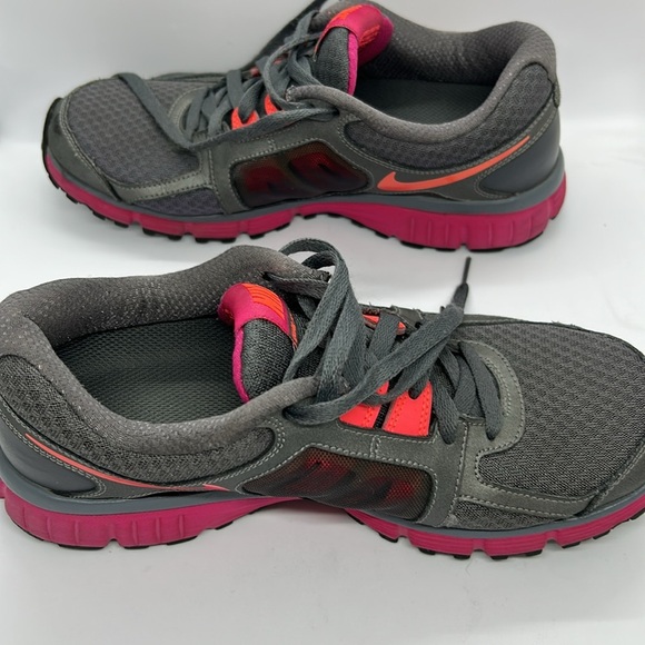 Nike Women's Gray and Hot Pink dual fusion ST2 Athletic Shoes - Picture 11 of 16